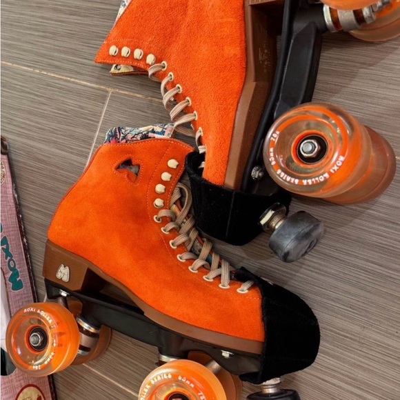 Moxi Orange Suede Roller Skates size 6/6.5 almost new. - Picture 3 of 4